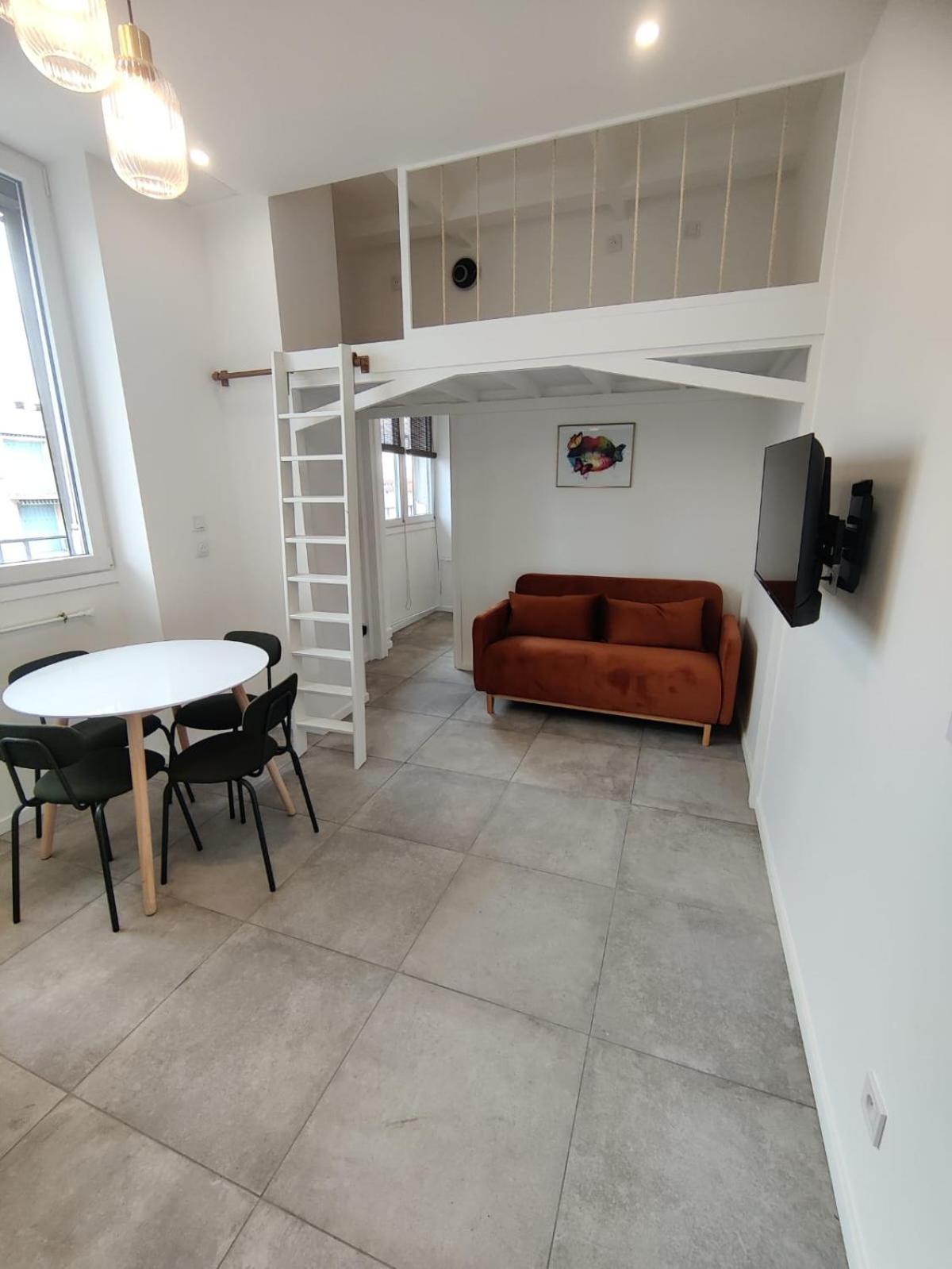 Апартаменти Loft Chic Avec Mezzanine Contemporaine Венісьє Екстер'єр фото